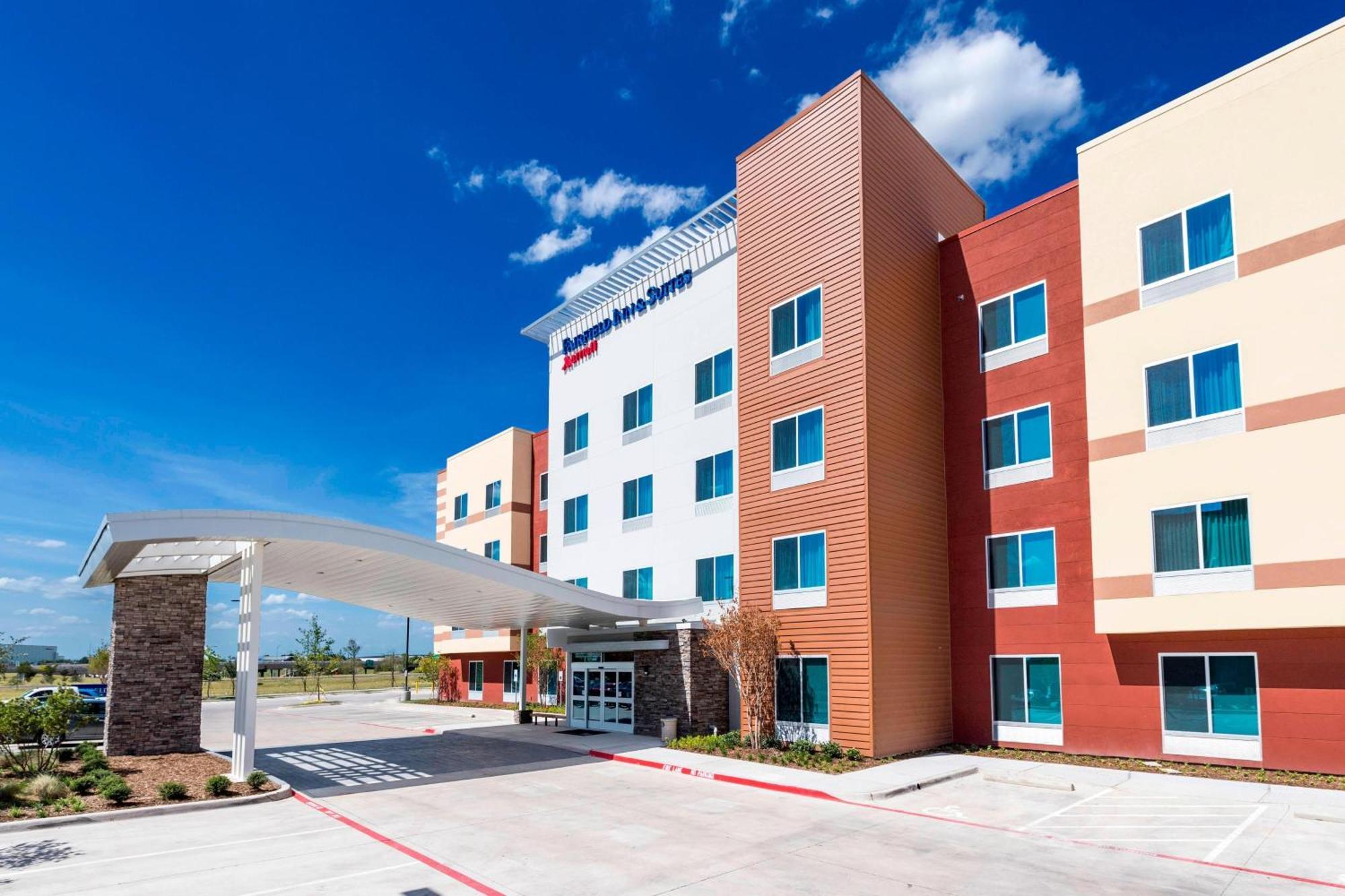 Fairfield Inn & Suites By Marriott Dallas Ваксахачи Экстерьер фото