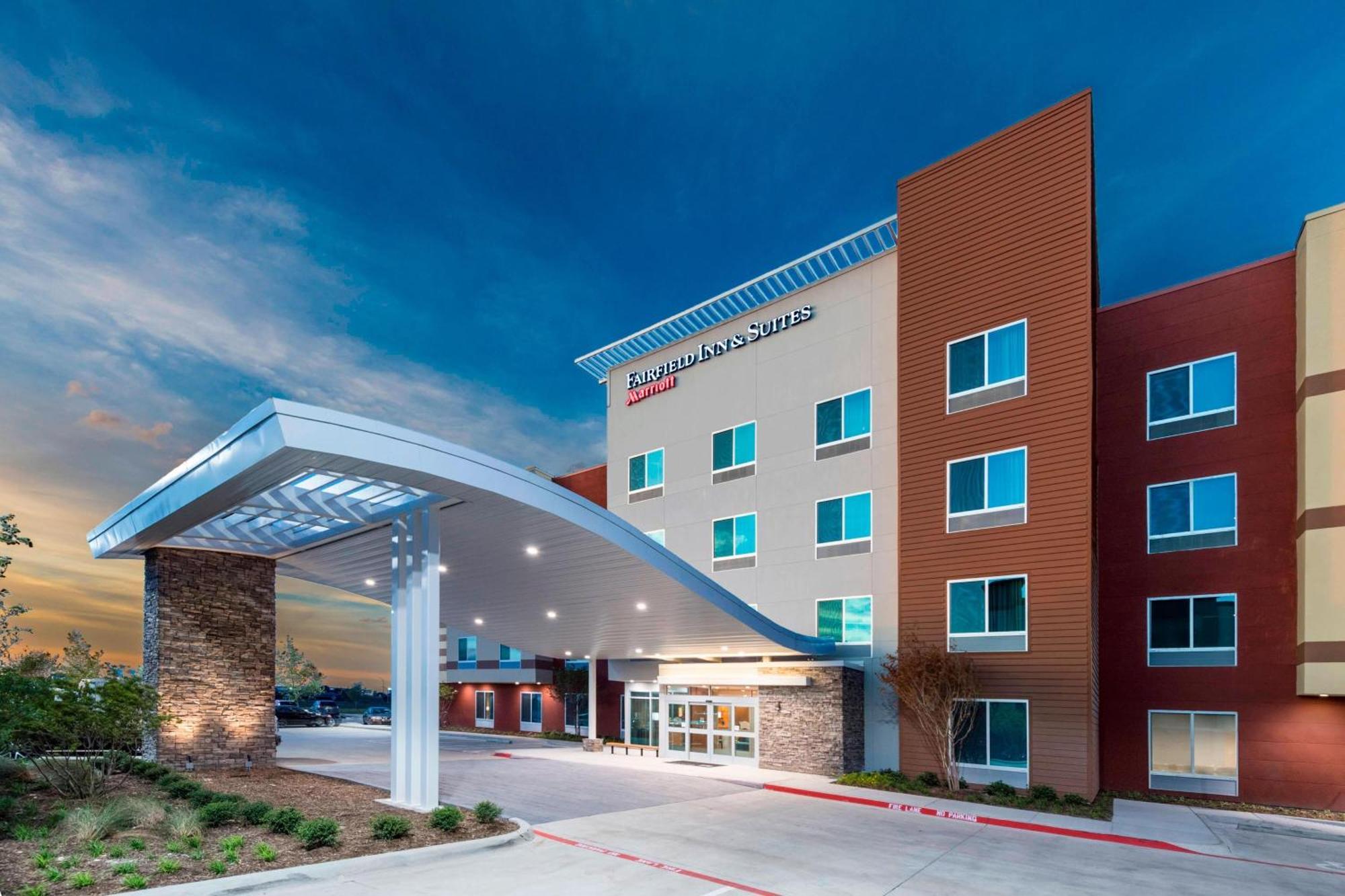 Fairfield Inn & Suites By Marriott Dallas Ваксахачи Экстерьер фото