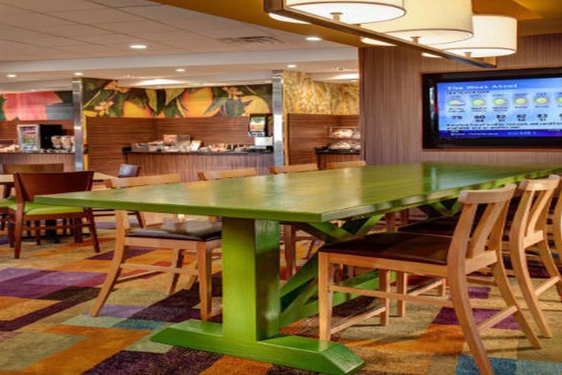 Fairfield Inn & Suites By Marriott Dallas Ваксахачи Экстерьер фото